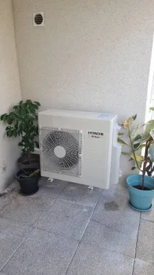 Climatisation Hitachi avec unité extérieure discrète pour votre appartement à Marseille