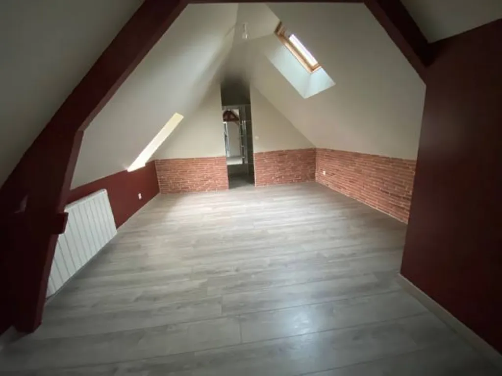 A acheter magnifique longère rénovée de 91m² sur un terrain de 650m² sans vis à vis sur la commune de CAUDEBEC LES ELBEUF 76320