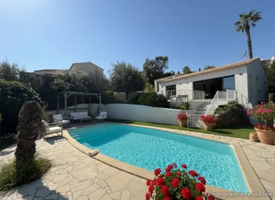 Villa Les Issambres – rénovée avec charme, à 500 m des plages et une piscine