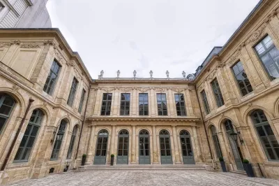 Exclusive Paris wedding planner service