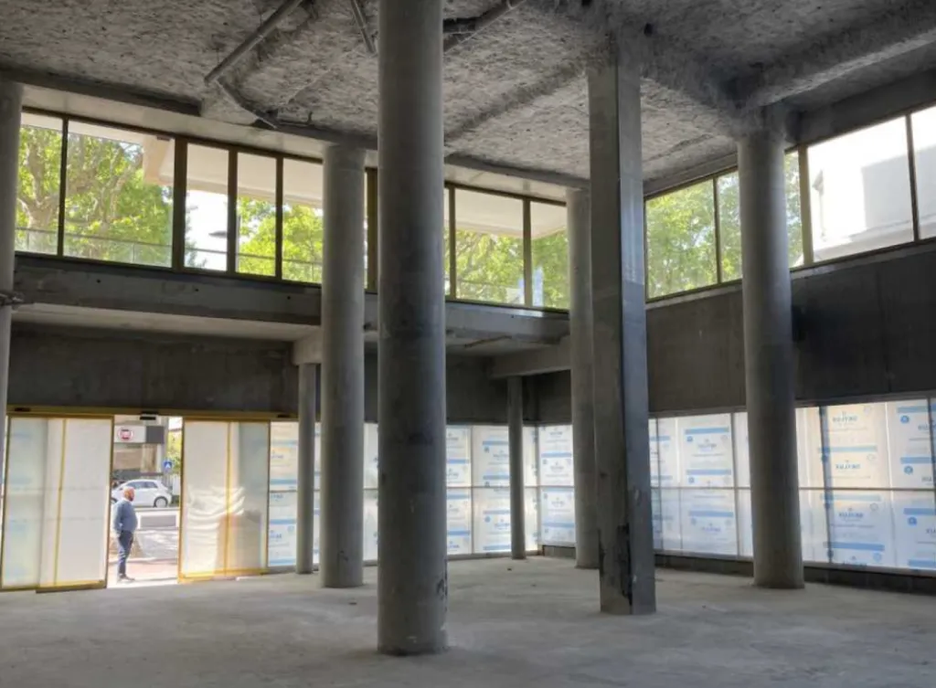 Locaux commerciaux à vendre à Rouen - 232 m² non divisibles avec terrasse et parking