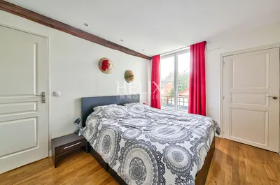 En exclusivité : Magnifique appartement traversant avec beaucoup de charme situé au coeur du centre ville de Saint Germain en Laye