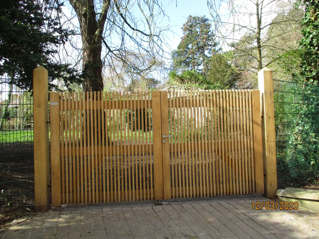 Installation de Portail bois battant manuel et Ferronnerie traditionnelle à Honfleur dans le Calvados 14 et ses communes voisines