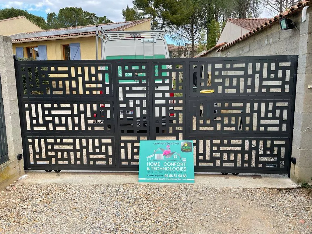 Installation d'un portail avec automatisme en aluminium près de Nîmes sur la commune de Vauvert
