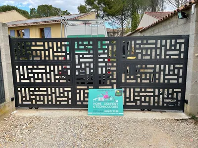 Installation d'un portail avec automatisme en aluminium près de Nîmes sur la commune de Vauvert