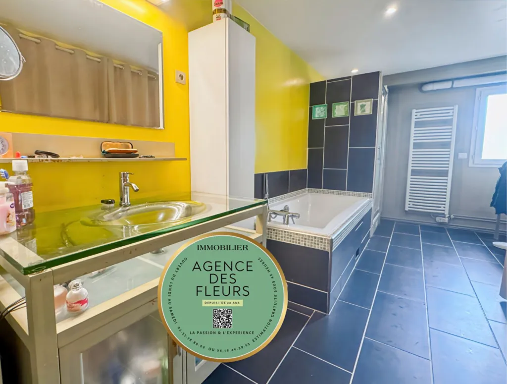 A acheter maison - 5 pièces de 108 m2 édifiée sur 359 m² de terrain clos arboré sur la commune de CLEON 76410