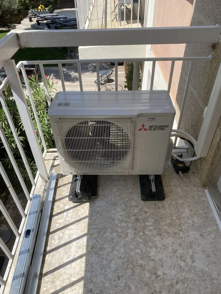 Groupe extérieur Mitsubishi Electric HR25 avec Mini Tank Aix-en-Provence