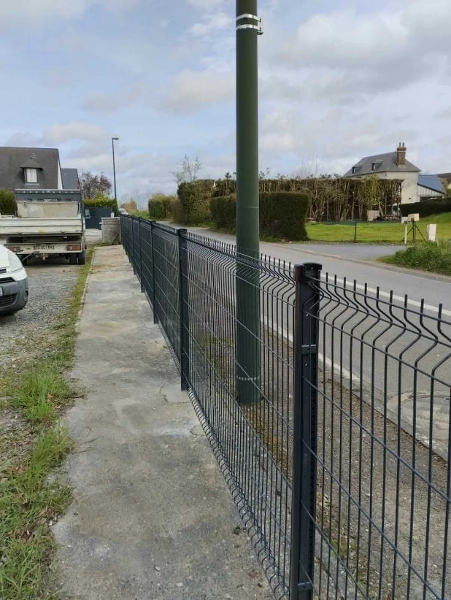 Installation de Clôture Treillis Soudé Rigide, Modèles Standard et Esthétique pour Particuliers à Beuzeville dans l'Eure 27