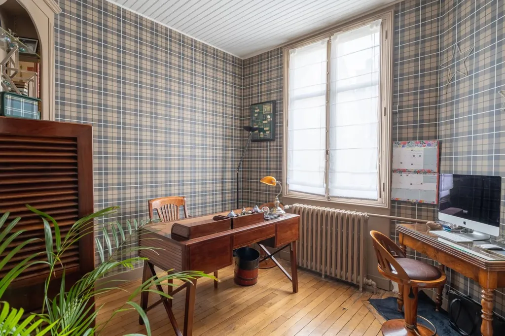 Maison à acheter avec de belles hauteurs sous plafond et éléments anciens