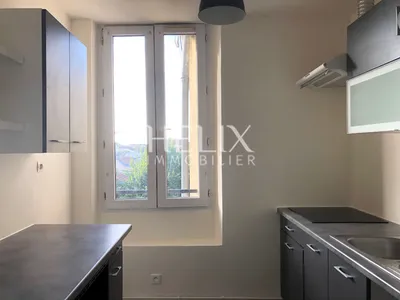 Bel appartement au coeur du centre ville de Saint Germain en Laye à deux pas du RER A.