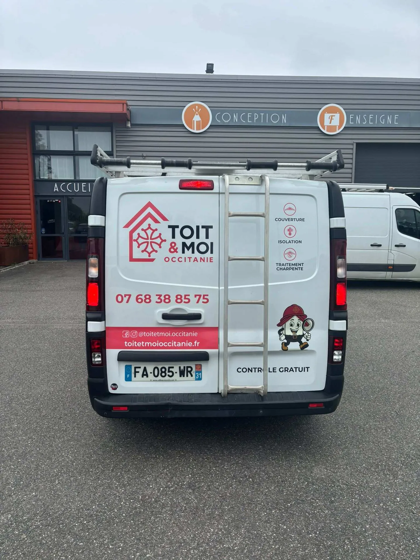 Flocage de véhicule à Toulouse pour le couvreur Toit et Moi Occitanie