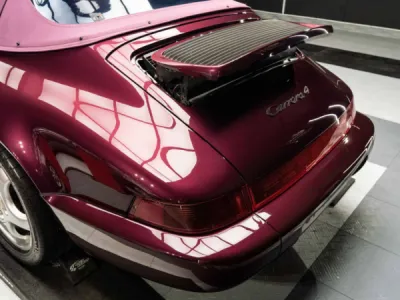 Traitement céramique Gtechniq appliqué sur la Porsche 911 Carrera 4, offrant une brillance longue durée et une protection contre les effets des intempéries et des rayons UV.