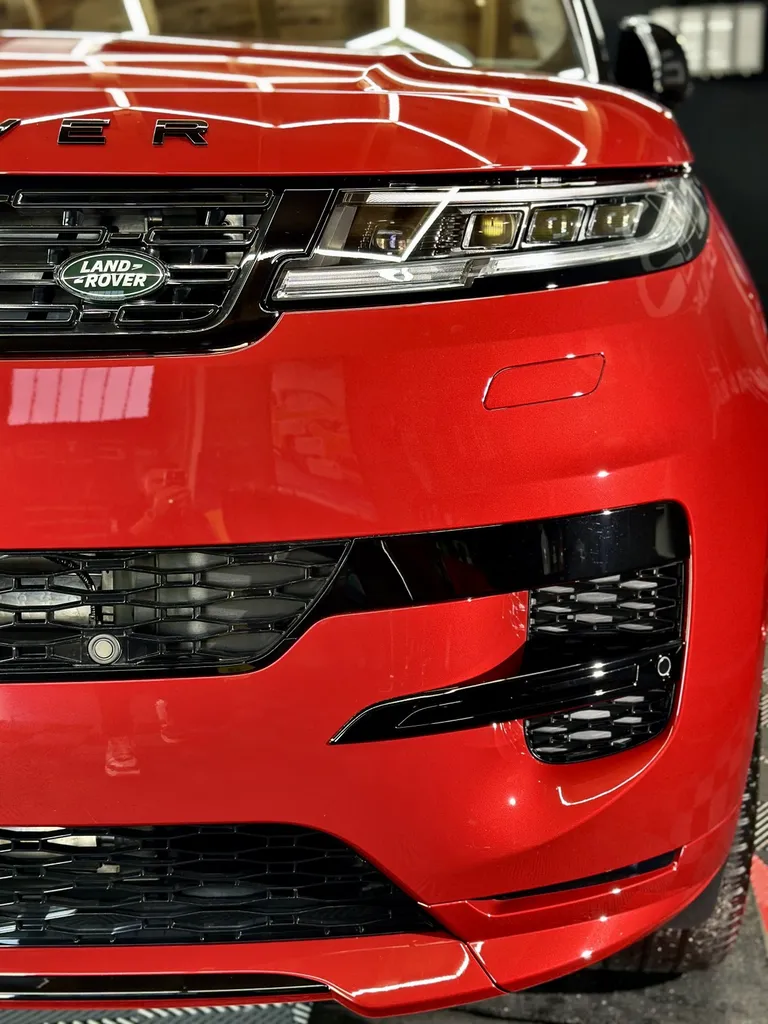 Polissage rénovation carrosserie spécialiste du traitement céramique sur lyon Range Rover sport 