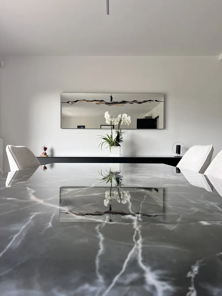     Film de protection invisible pour meubles et surfaces sensibles