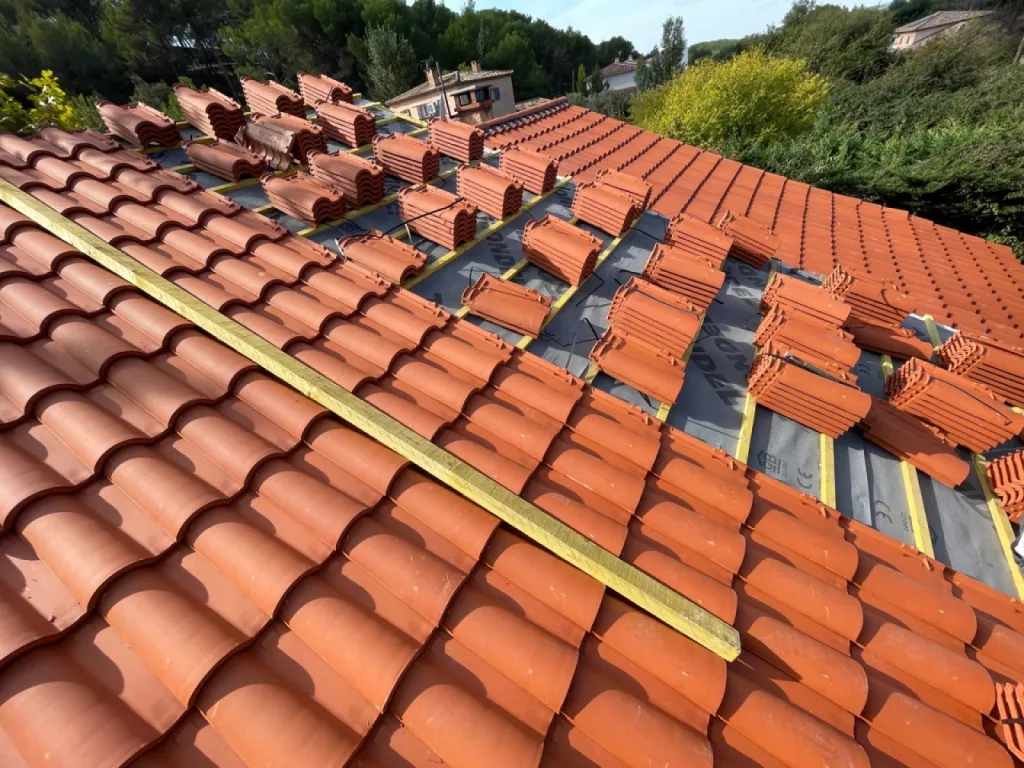 Nouveau chantier de changement de toiture type mécanique Romane sur Martigues