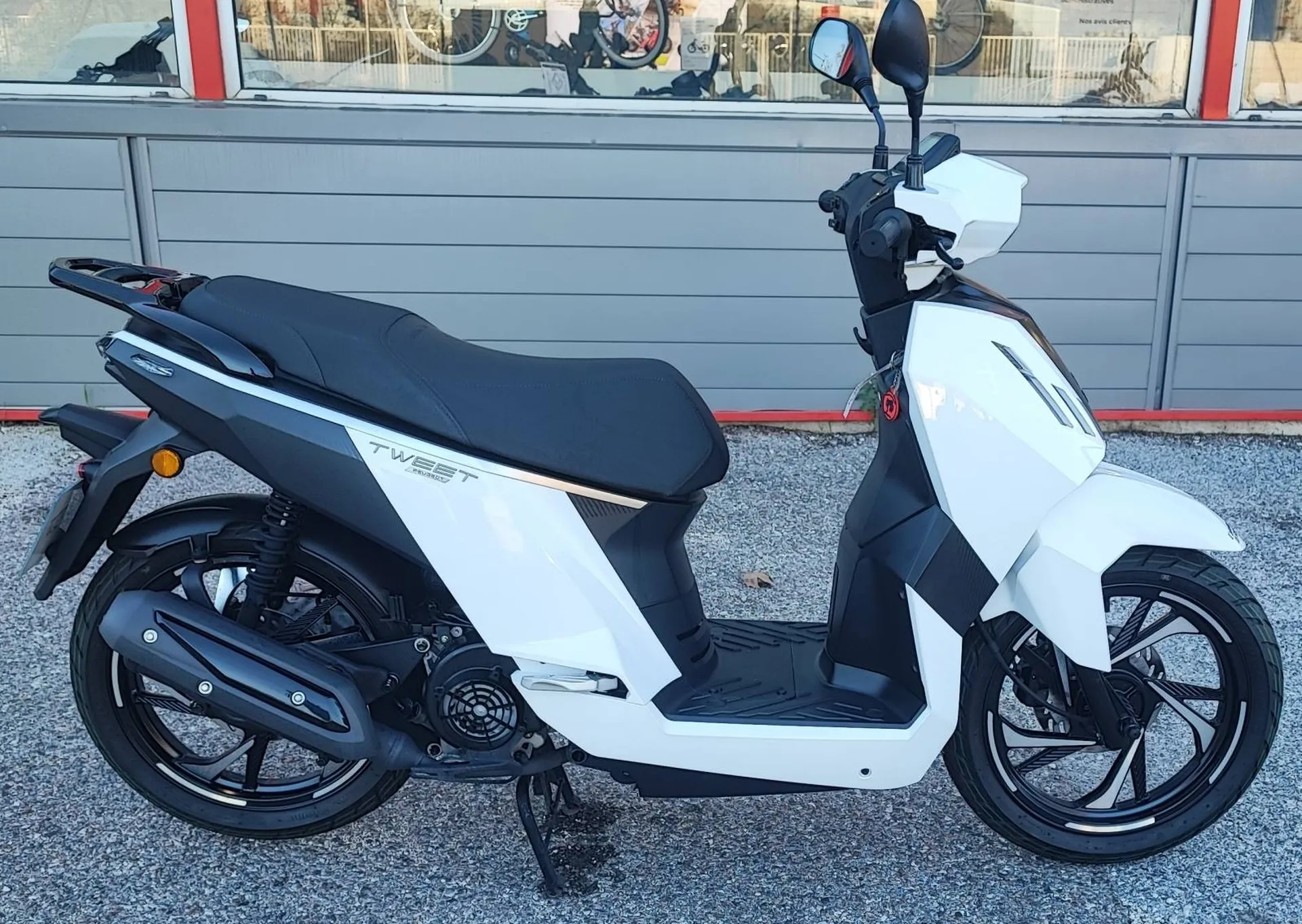 PEUGEOT TWEET 125 DU 06/2024 AVEC 1800KM.