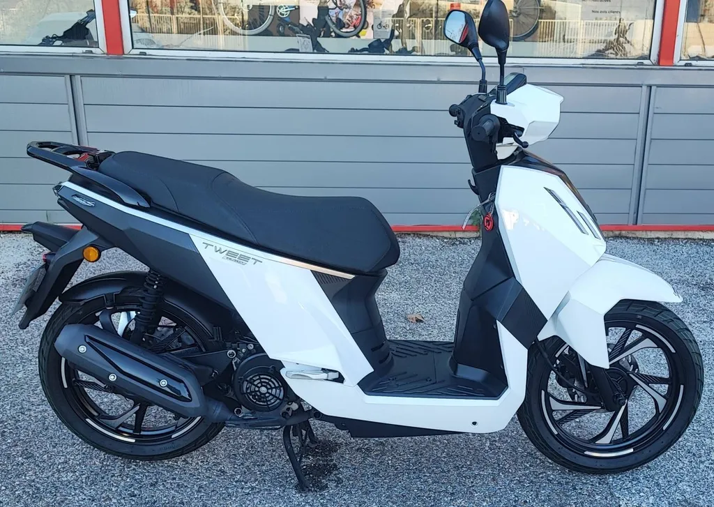 PEUGEOT TWEET 125 DU 06/2024 AVEC 1800KM.