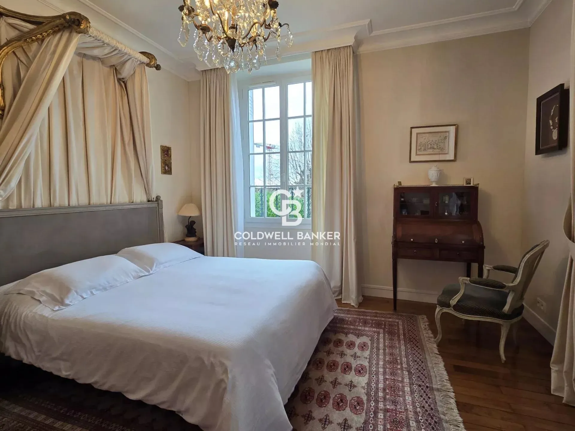 maison d'exception à vendre au mans avec garage et piscine