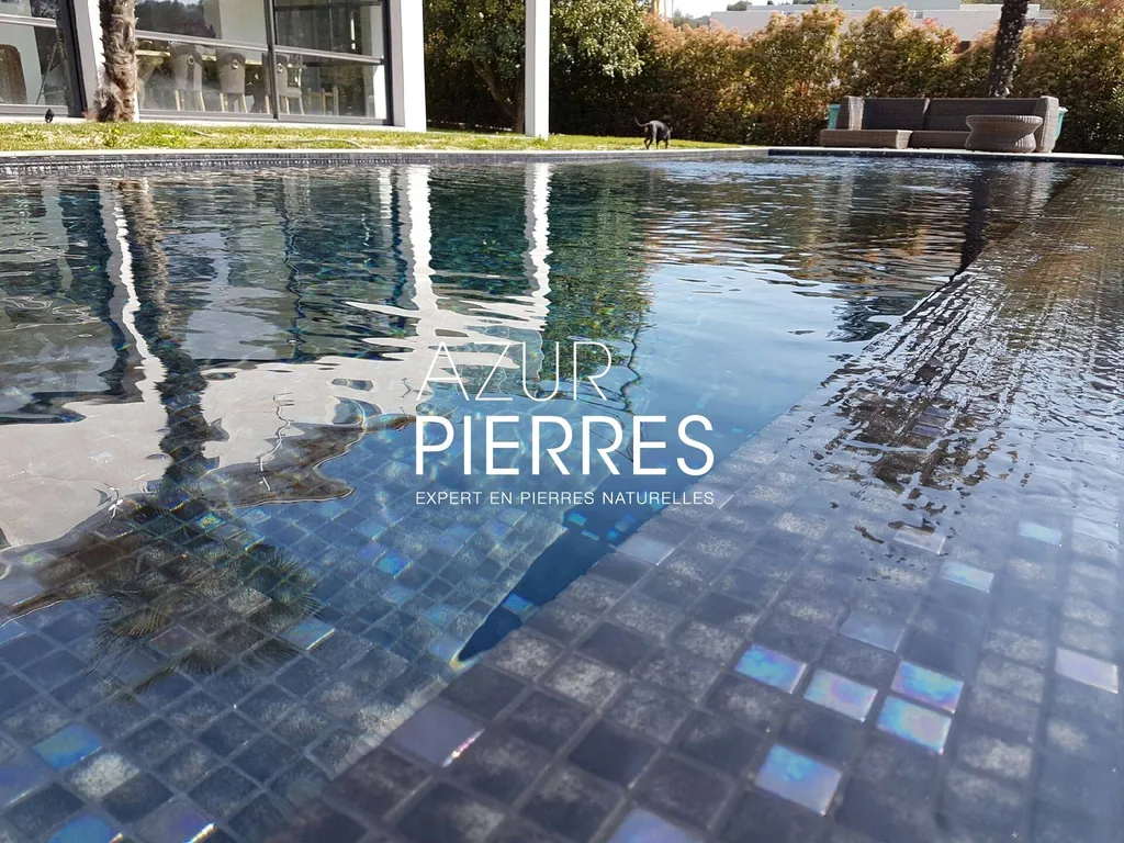 mosaique noir azur pierre