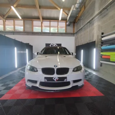Covering carbone 3M satin sur toit et antenne de BMW M3 E92 à Clermont-Ferrand