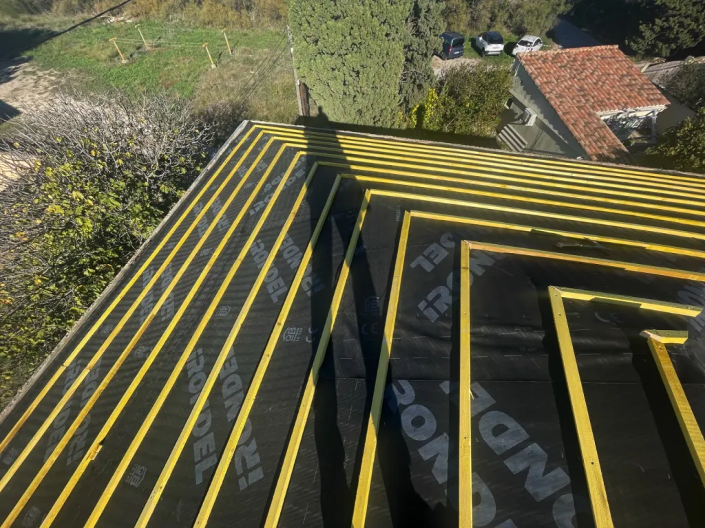 pose des liteaux pour tuiles plate près de martigues