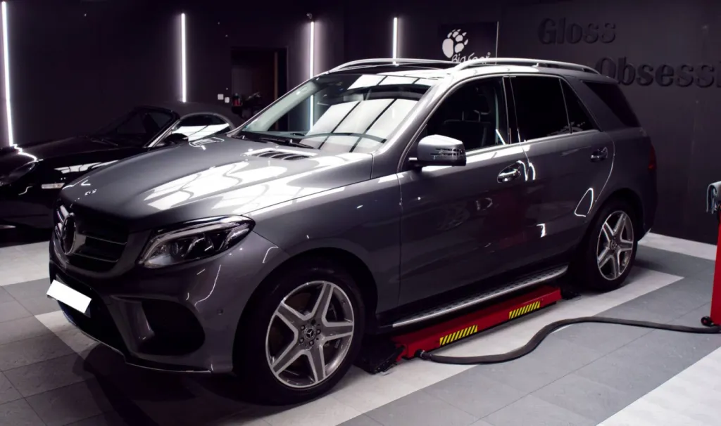 Mercedes GLE protégé avec soin grâce à Gtechniq Crystal Serum Ultra chez Gloss Obsession à Lorient.