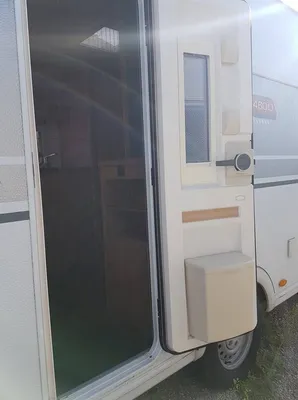 VENDUE BELLE CARAVANE LMC STYLE 460D en 1700 Kgs PTAC, 4 COUCHAGES