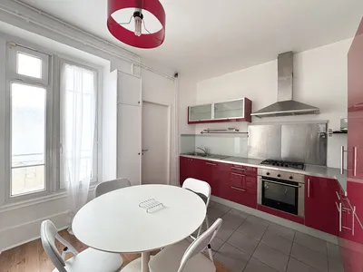 dans le coeur du centre ville venez-visiter ce bel appartement 