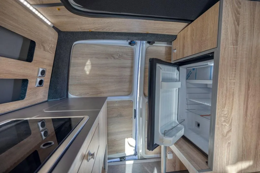 VW T6 Court aménagé sur-mesure à Paris : transformation en van compact pour échappées week-end en Île-de-France