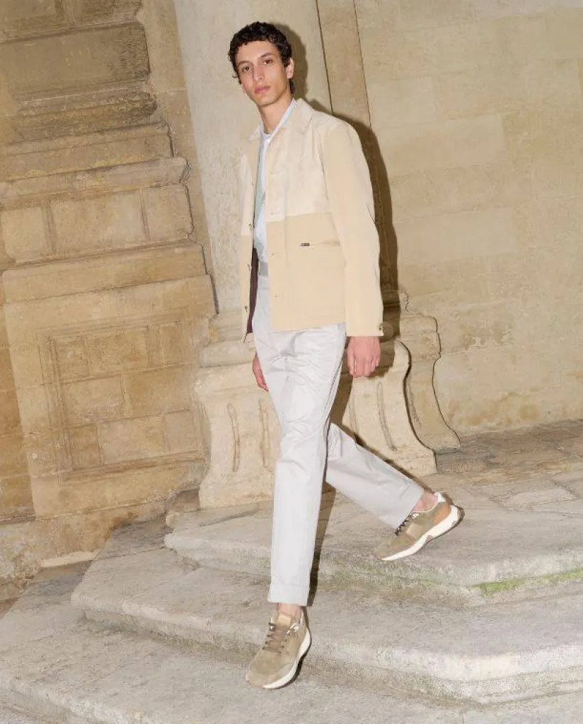La collection pour homme Tod's Printemps-été 2024  des images de classe et d'élégance à l'italienne.