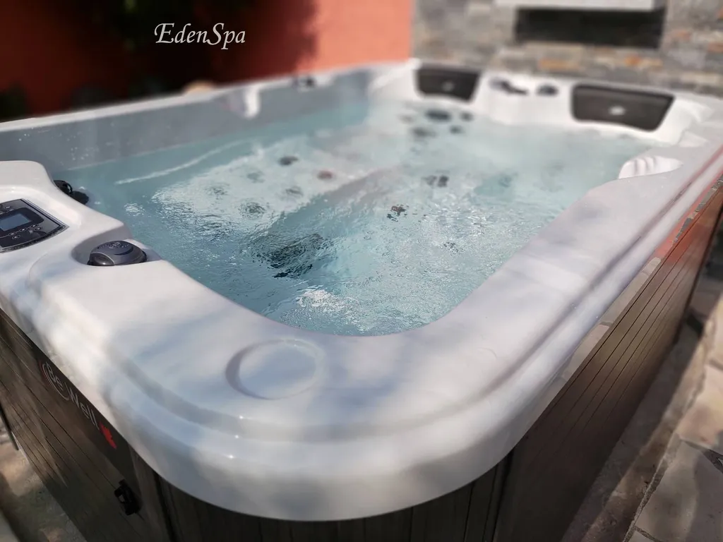 spa 3 places exterieur camargue