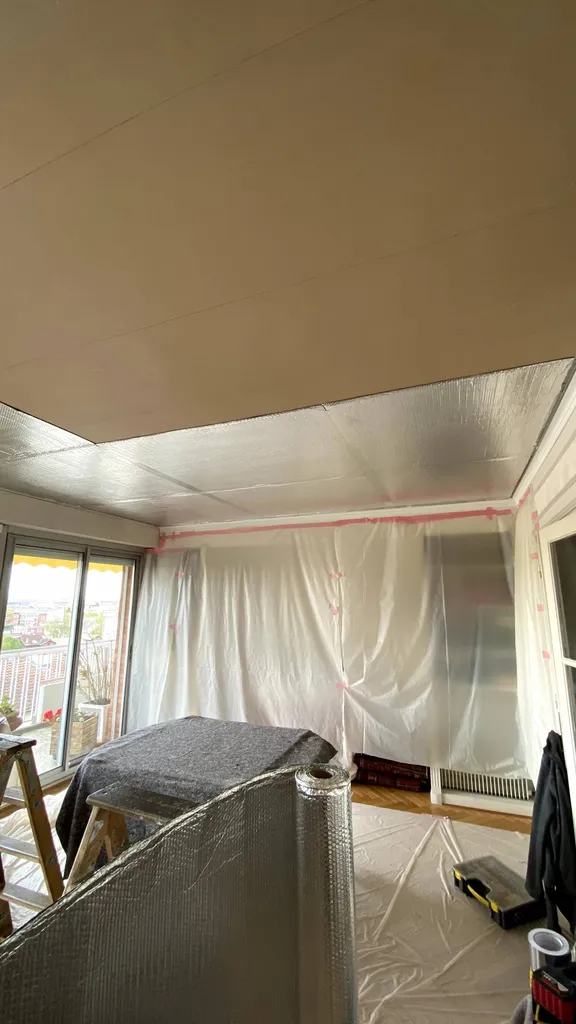 Pose isolant et faux-plafond BARRISOL, blanc mat, dans appartement ancien centre de Toulouse - by Plafonds Tendus Occitans St Gaudens