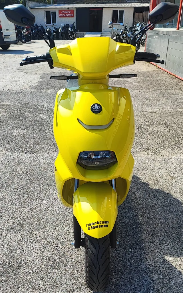 PEUGEOT KISBEE SE ÉLECTRIQUE 50cc DU 04/2025 AVEC 100 KM.