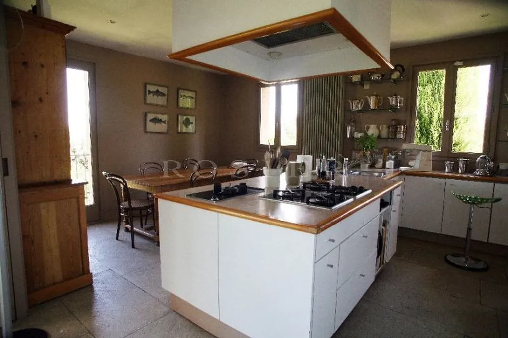 Propriété Provencale au style contemporain  avec piscine, en vente proche d'Avignon