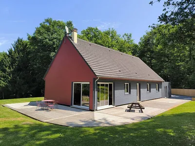 A VENDRE - A 15 MINUTES DE PONT-AUDEMER, MAISON OSSATURE BOIS DE 131 M² AVEC VUE SUR LA VALLEE DE LA RISLE, GARAGE ET TERRAIN BOISE DE 3224 M².