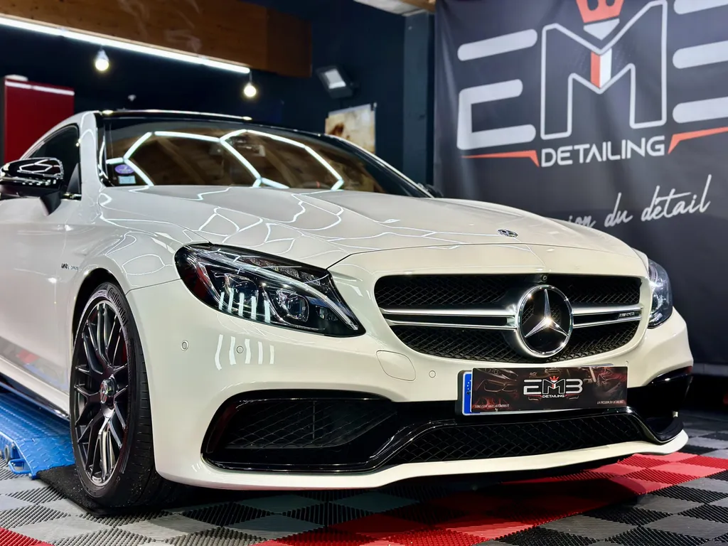 polissage Carroserie traitement céramique EMB DETAILING Vaugneray socialiste Mercedes C63 AMG