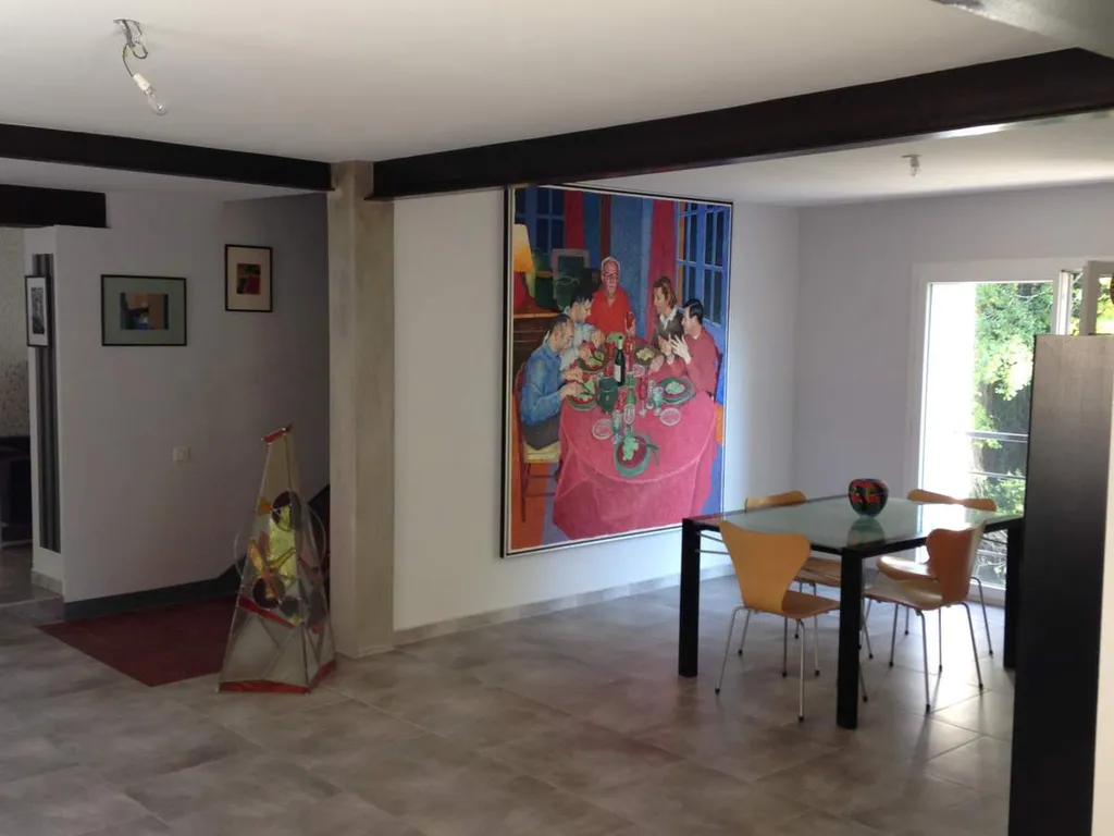 Rénovation d'une maison ancienne au pied de la Sorgue -vue d'ensemble escalier salle à manger