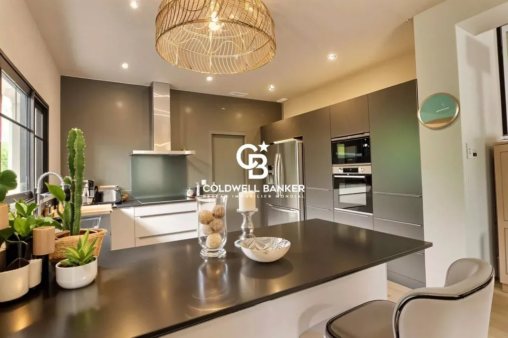 Maison à vendre à Andernos-les-Bains - contemporaine 4 chambres avec piscine et jardin paysagé