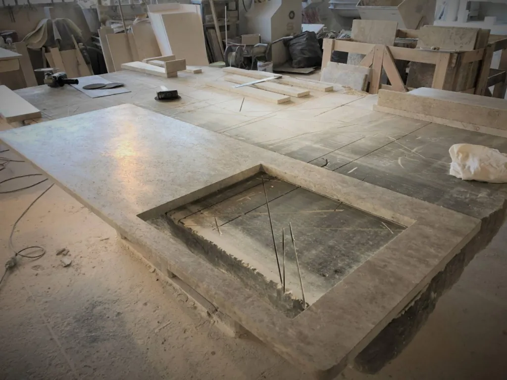 Marbrerie de décoration en pierre naturelle de France, extraction, production, transformation, finition, livraison.