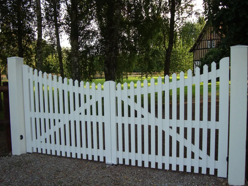 Installation de Portail en bois exotique, Portillon coordonné et Clôtures de jardin au Havre et sa région ou agglomération en Seine-Maritime 76