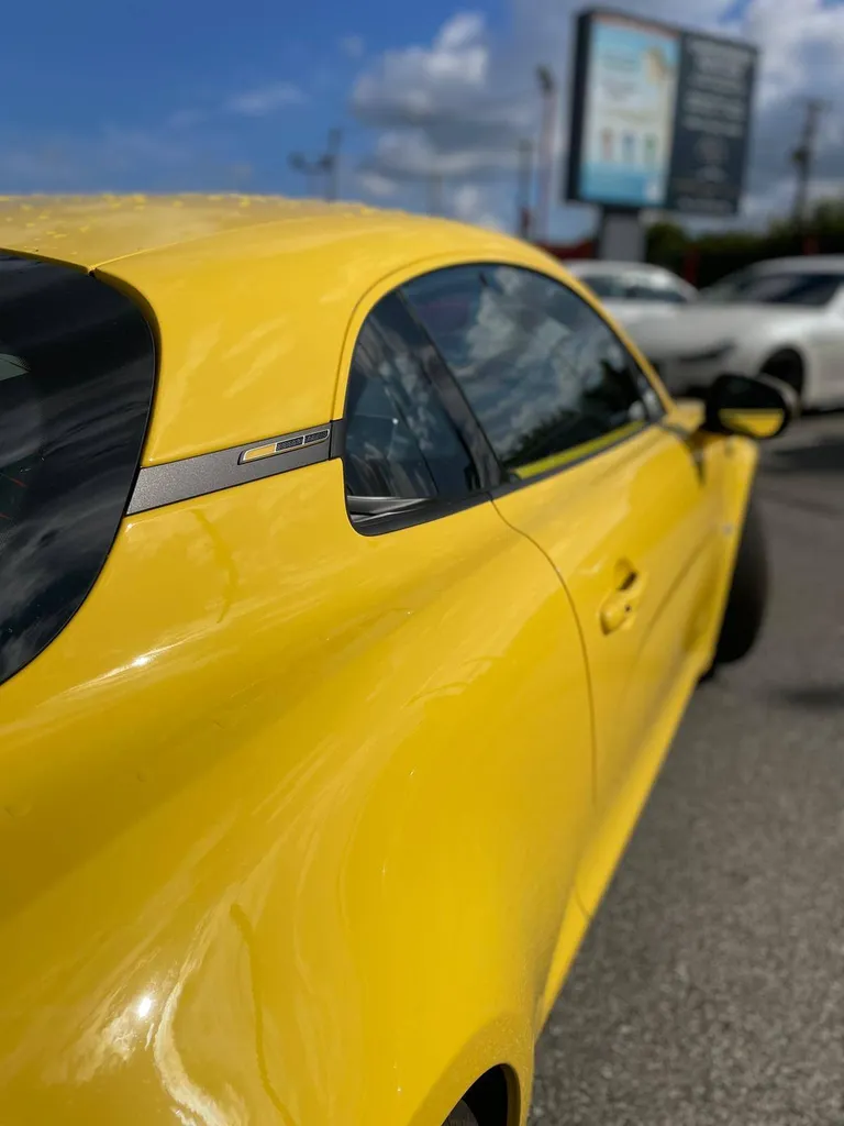 Renault Alpine A110 jaune à Goderville proche de Rouen