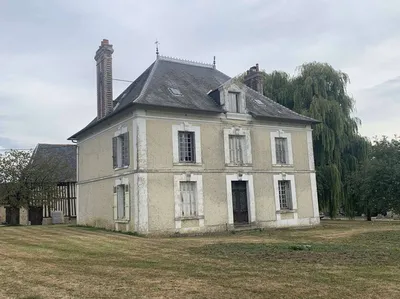 A VENDRE - Dans la région de SAINT PIERRE SUR DIVES (CALVADOS) corps de ferme avec 6 ha 90 a de terrain en bordure d'une rivière