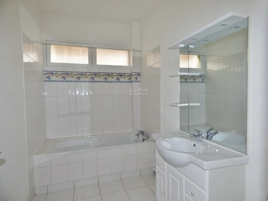 Cherche à acheter T3 avec cave proche Saint Aubin lès Elbeuf 76410