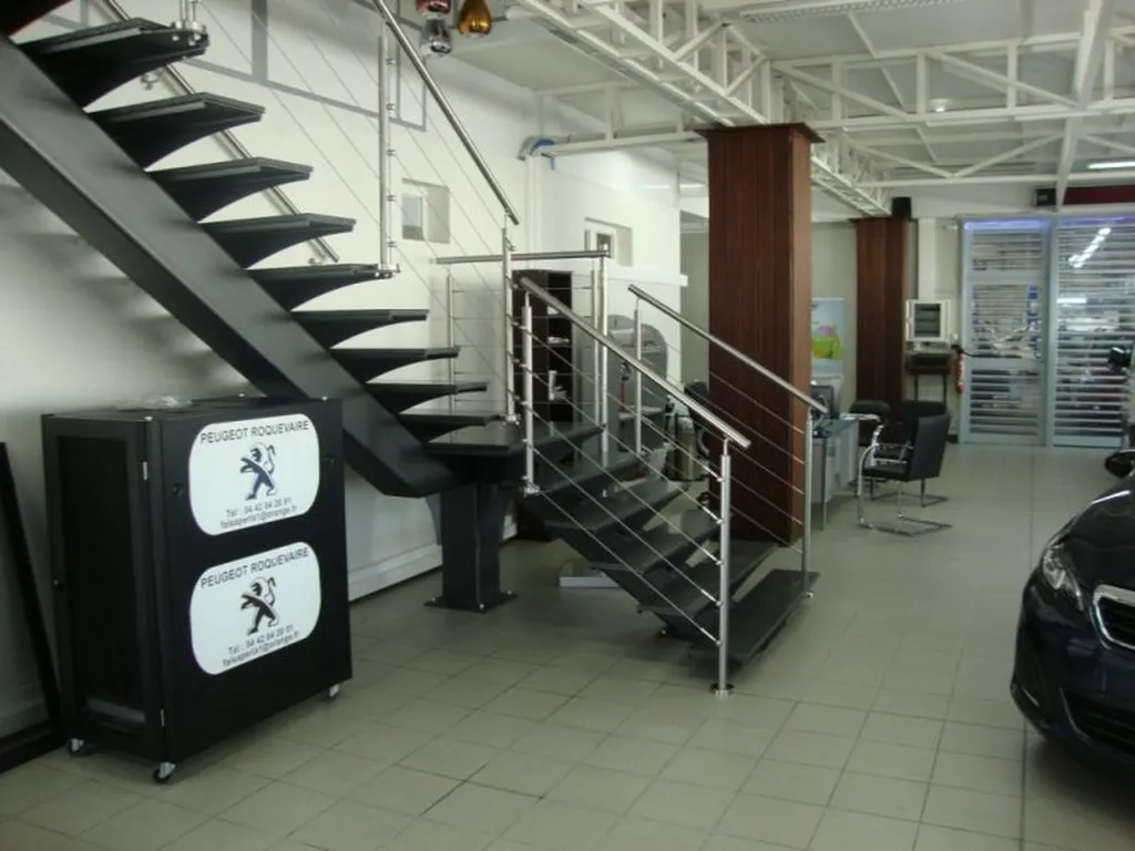 Gardes corps inox à cables inox pour un escalier acier marches en fer  à Roquevaire 