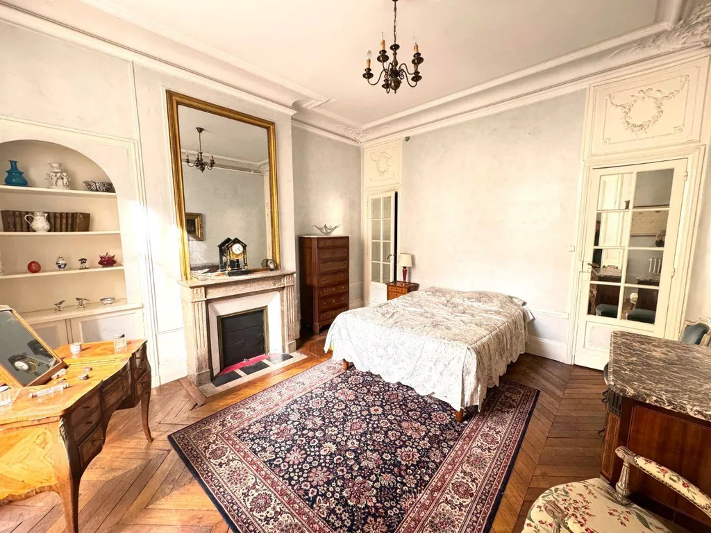 A vendre 5 pièces Haussmannien Europe/Villiers Paris 8ème