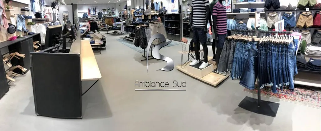 SOL DECORATIF EN BETON COULE SUR ANTIBES COTE D'AZUR