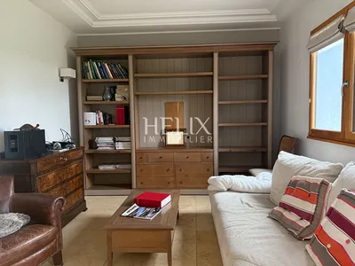 Très belle propriété en parfait état située au village de Villennes sur Seine avec une grande piscine et un jardin de 4300M²