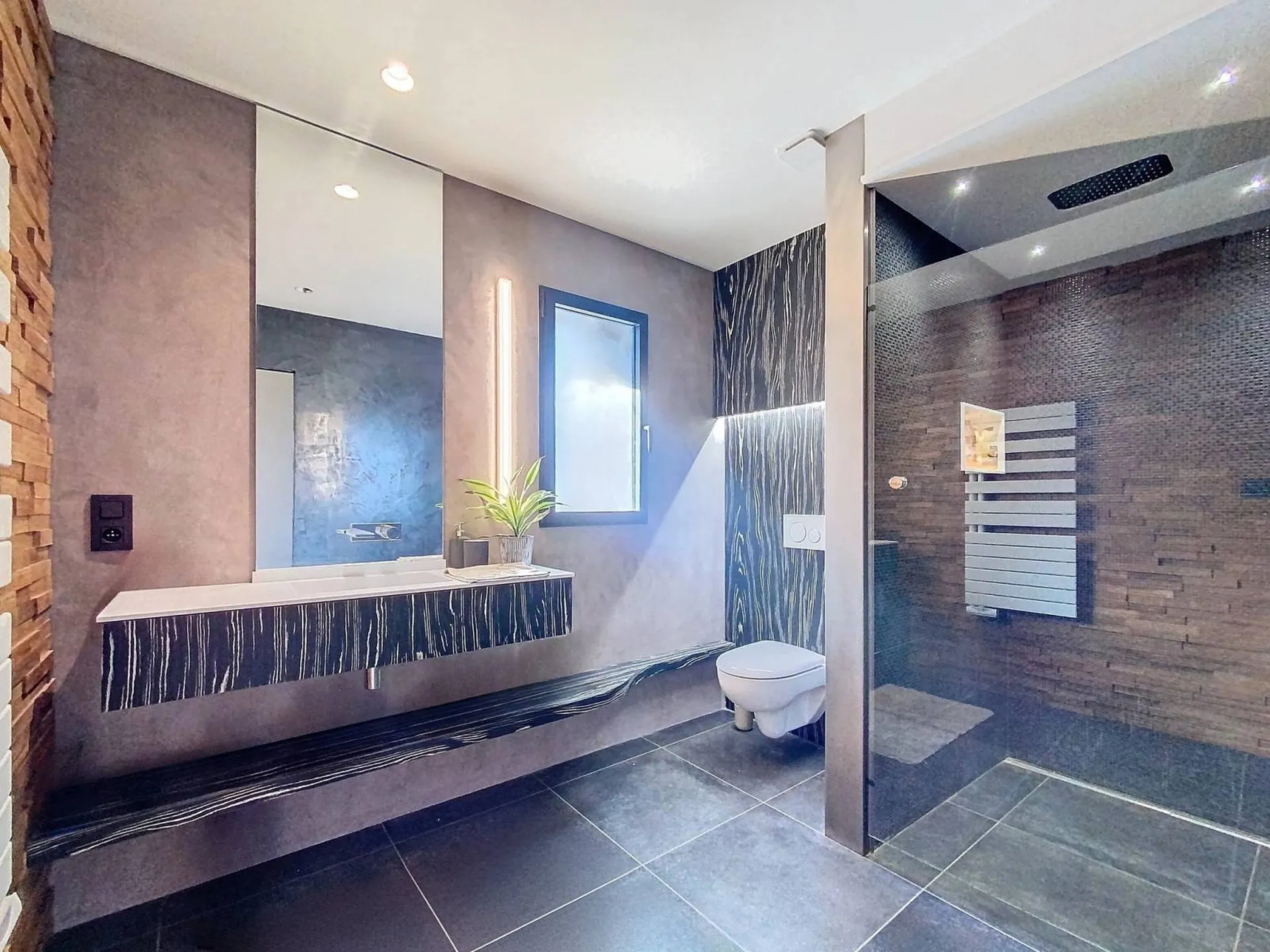 A vendre dans quartier prisé de la Cadière d' Azur