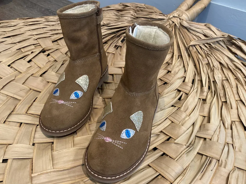 botte enfants chat fourrée près de Génissac