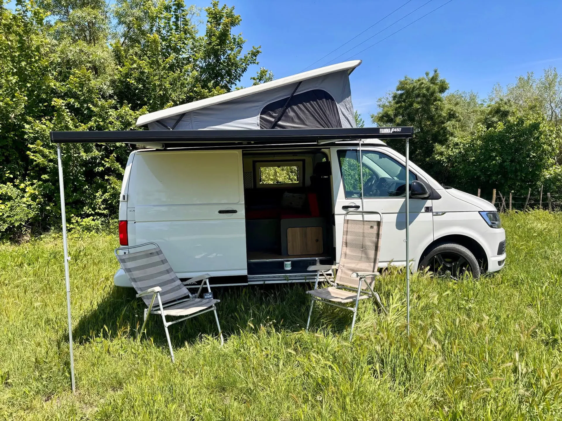 Location de véhicules de loisirs type van ou fourgon aménagé entre Nîmes et Montpellier en région Occitanie